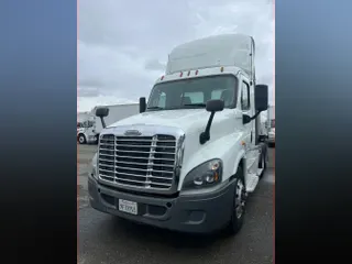 2018 FREIGHTLINER/MERCEDES CASCADIA 125