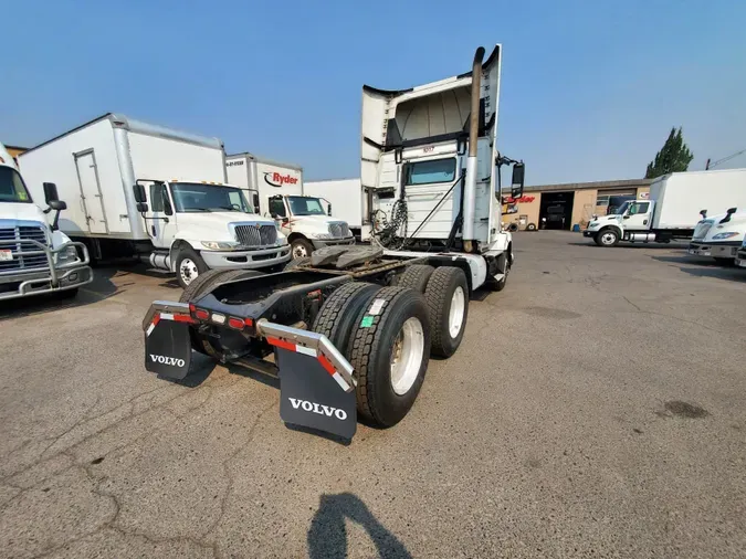 2017 VOLVO VNL64T