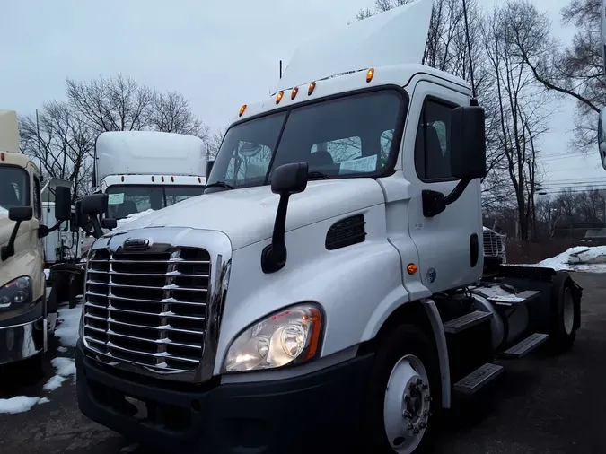 2015 FREIGHTLINER/MERCEDES CASCADIA 11338d7089b5c9bc9b46d8ac0309f06082d