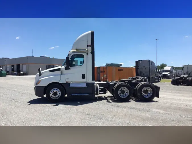 2020 Freightliner Cascadia 126