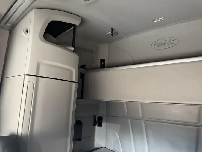 2021 Peterbilt 57938d9cea940af57441ed0402a66c5a2f1