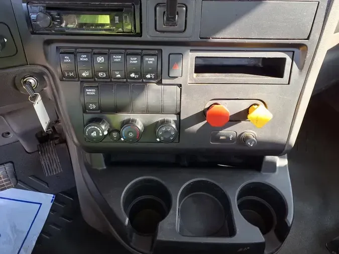 2019 NAVISTAR INTERNATIONAL LT625 DAYCAB T/A