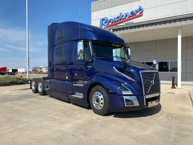 2025 VOLVO VNL64T860