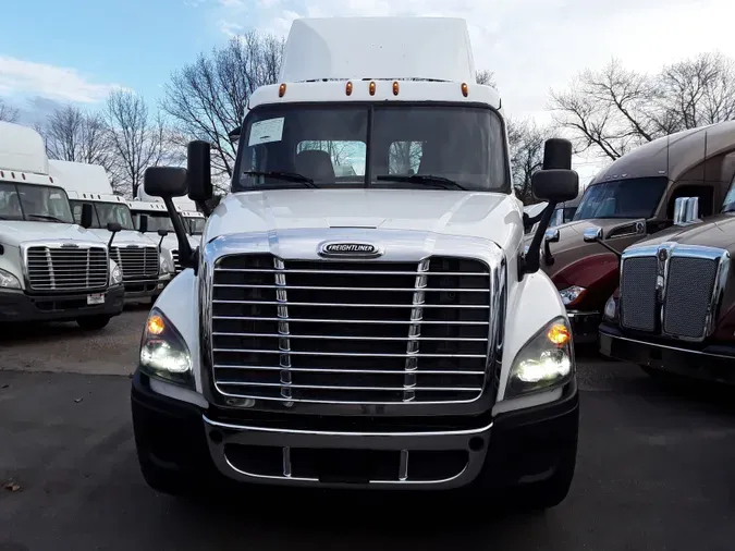 2017 FREIGHTLINER/MERCEDES CASCADIA 125