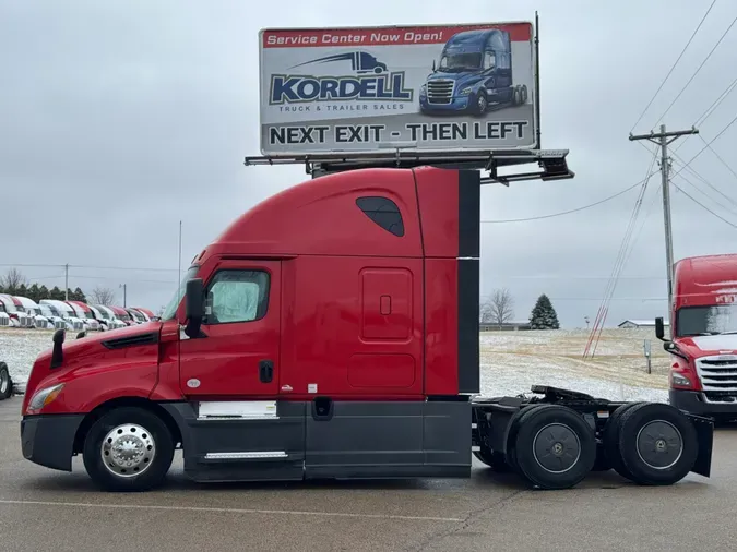 2021 FREIGHTLINER Cascadia 126