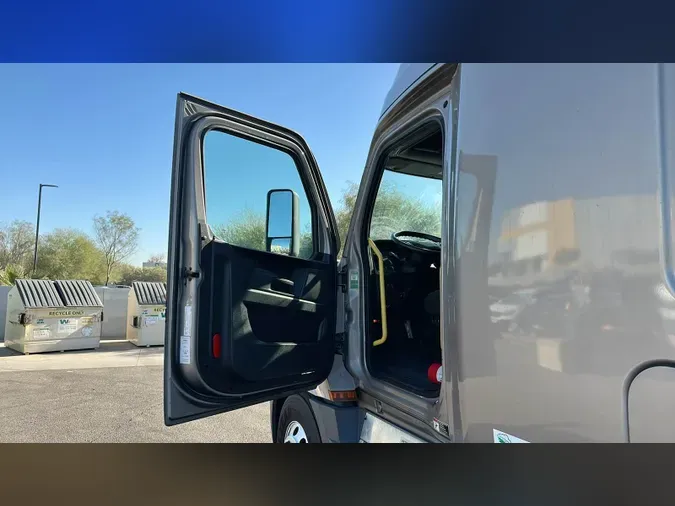 2024 Freightliner Cascadia 126