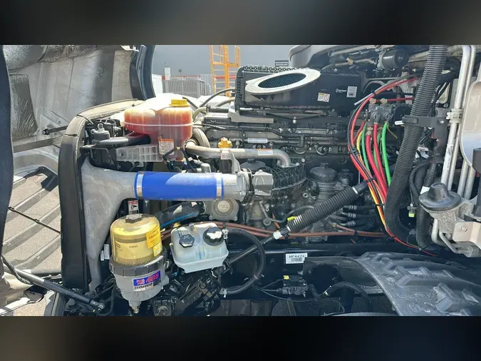 2021 Freightliner Cascadia 126