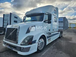 2004 VOLVO VNL780
