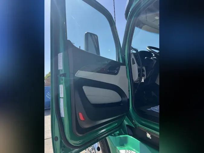 2023 Peterbilt 579
