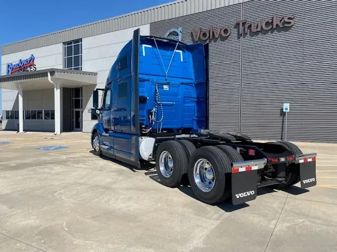 2025 VOLVO VNL64T860