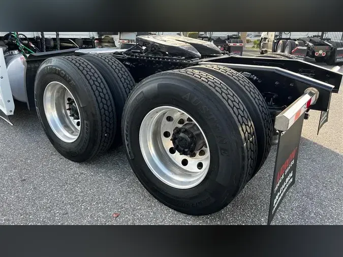 2020 FREIGHTLINER CA126