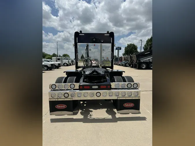 2021 Peterbilt 389