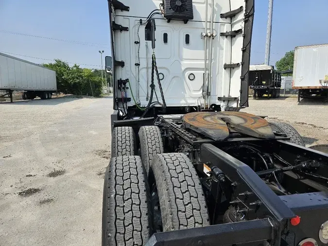 2021 FREIGHTLINER Cascadia 126