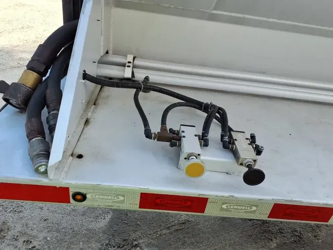2016 LEDWELL BODY CO 40' TANKER