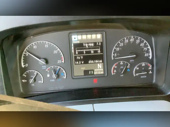 2020 Freightliner Cascadia 126