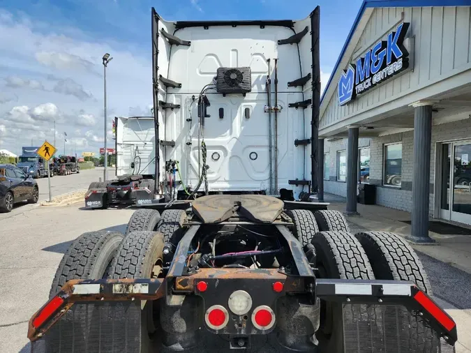 2021 FREIGHTLINER Cascadia 126