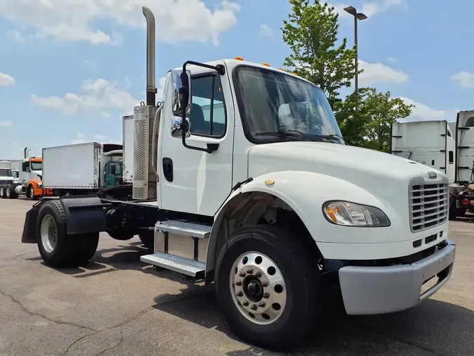 2017 FREIGHTLINER M2 106