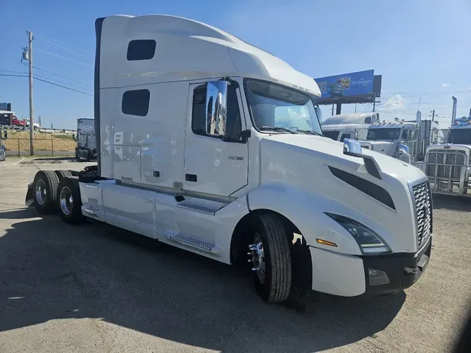 2020 VOLVO VNL64T760