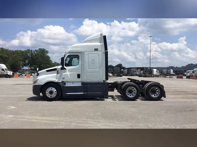 2020 Freightliner Cascadia 126
