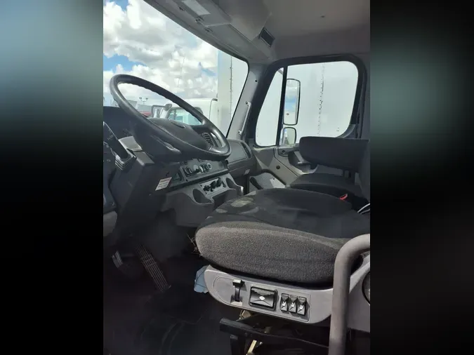 2020 FREIGHTLINER/MERCEDES M2 106