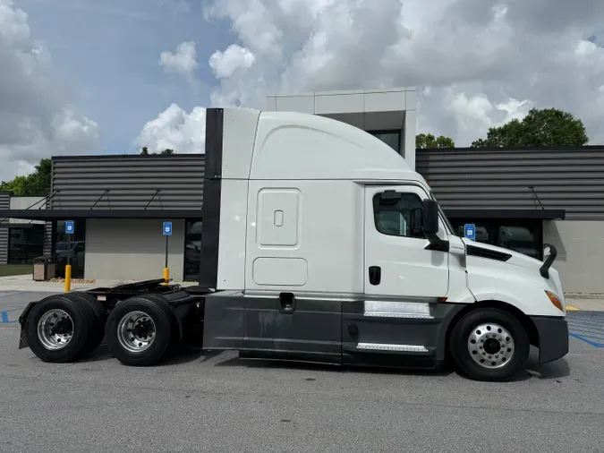 2020 Freightliner Cascadia 126