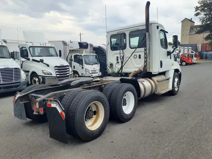 2019 FREIGHTLINER/MERCEDES CASCADIA 125