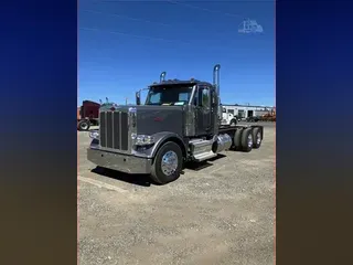 2025 PETERBILT 589