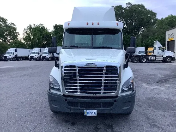 2018 Freightliner X12564ST