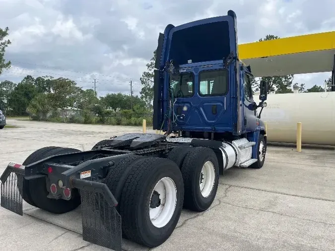 2017 Freightliner X12564ST