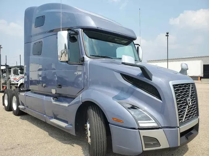2023 VOLVO VNL64T760