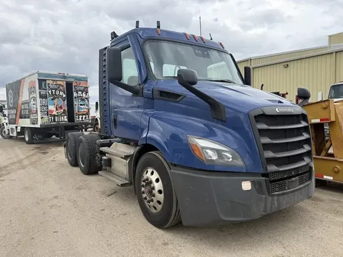 2021 FREIGHTLINER CASCADIA 116