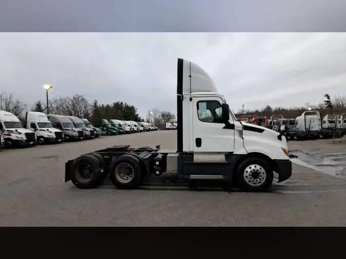 2020 Freightliner Cascadia 126