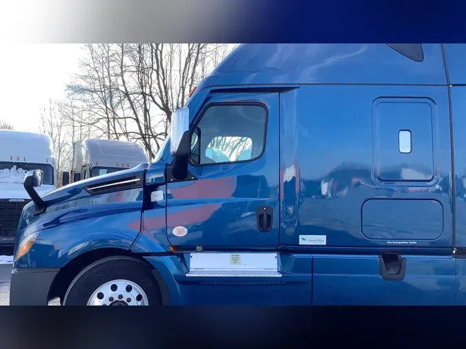 2023 Freightliner Cascadia 126