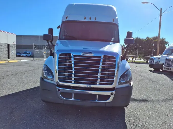 2020 FREIGHTLINER/MERCEDES CASCADIA 125