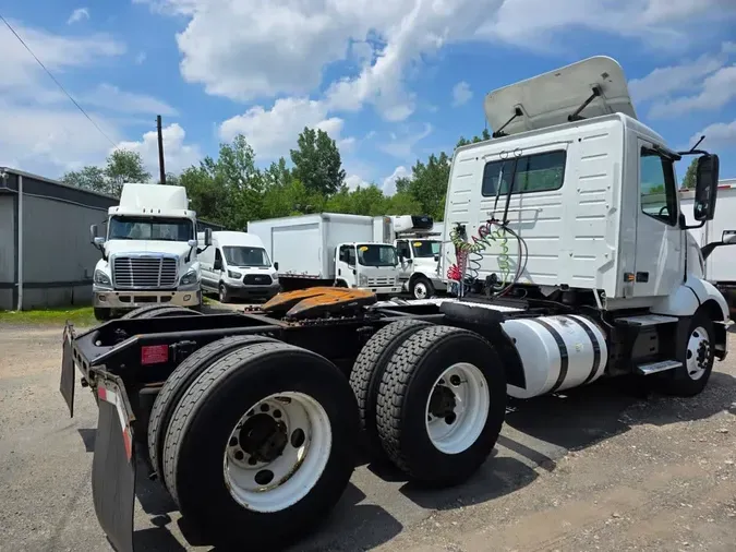 2019 VOLVO VNL64T-300