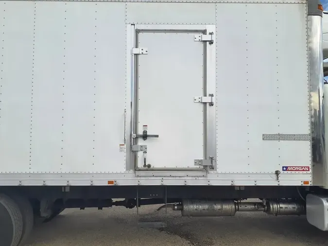 2014 FREIGHTLINER/MERCEDES M2 106