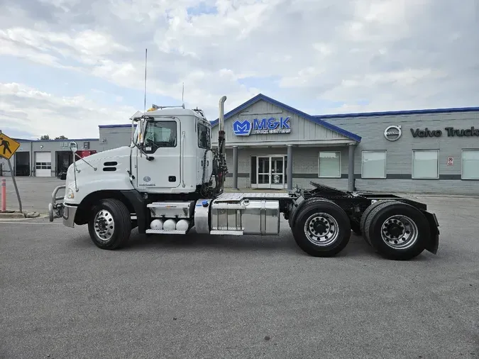 2018 MACK CXU613