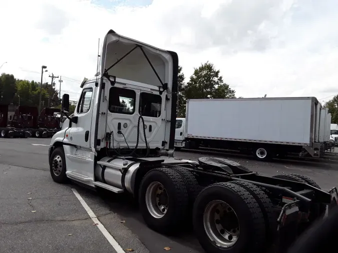 2018 FREIGHTLINER/MERCEDES CASCADIA 125