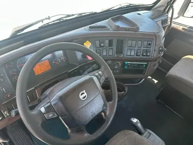 2015 Volvo VNL300
