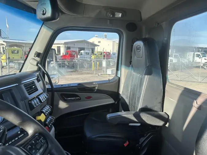 2022 Peterbilt 567
