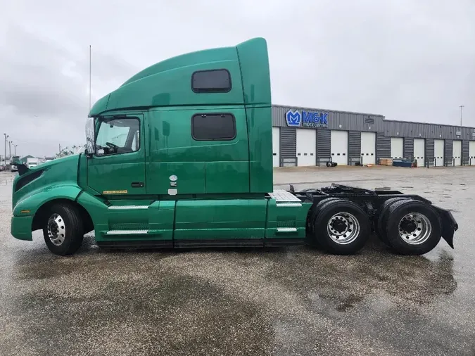 2021 VOLVO VNL64T860