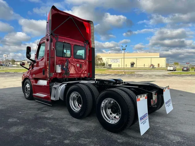 2021 FREIGHTLINER CASCADIA 126