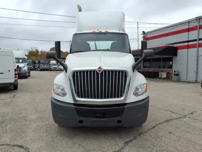 2021 NAVISTAR INTERNATIONAL LT625 DAYCAB S/A