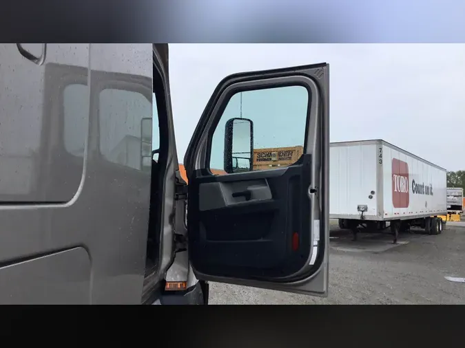 2021 Freightliner Cascadia 126