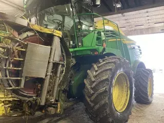 2015 John Deere 8200