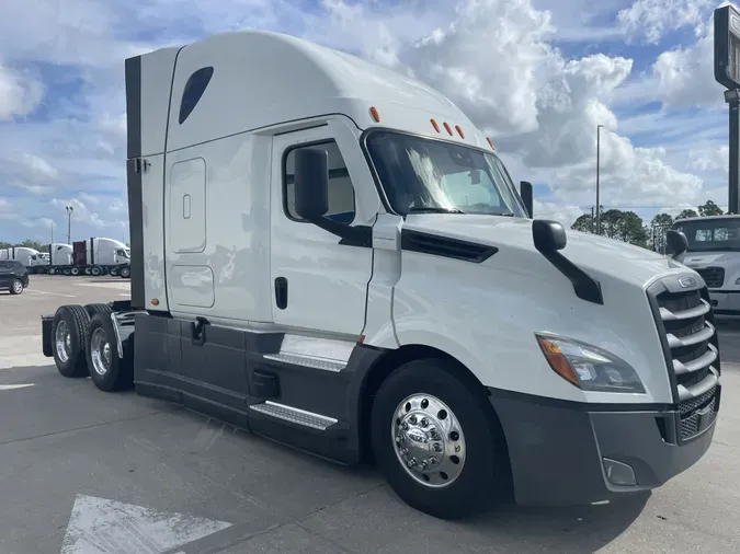 2020 Freightliner Cascadia 126