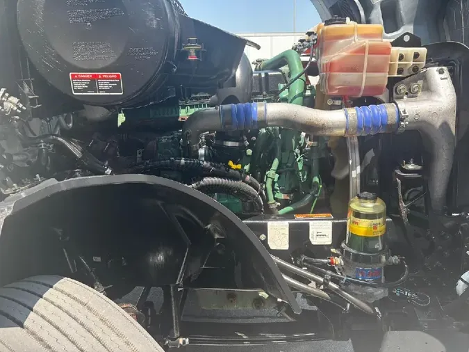 2020 VOLVO VNL64T860