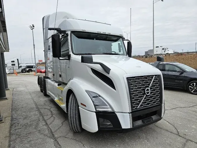 2021 VOLVO VNL64T740