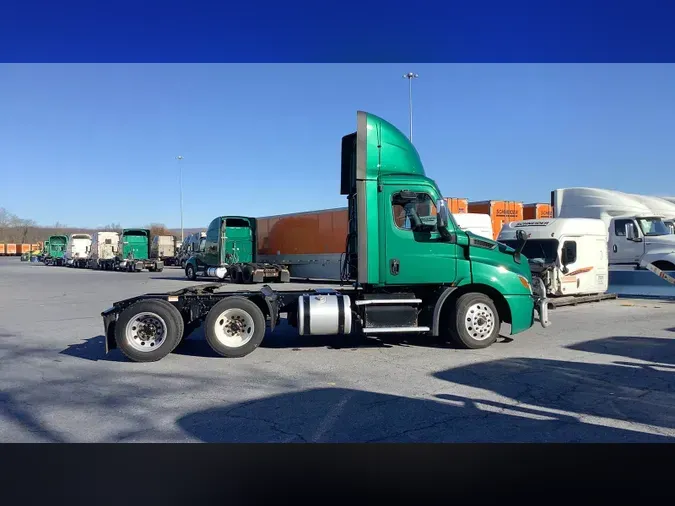 2019 Freightliner Cascadia 126