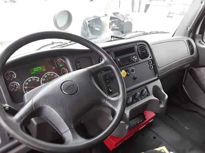 2019 FREIGHTLINER/MERCEDES M2 106